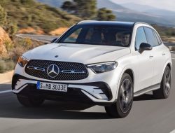 Mercedes-Benz GLC EV Usung Layar Jumbo 39 Inci