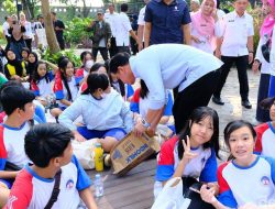 Kunjungan Mendadak Gibran di Gramedia Jayapura, Ajak Anak Panti Belanja