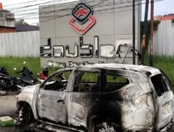 Oknum Anggota Polri Tabrak Pelajar dan Penumpang di Sorong, Mobil Dibakar Massa: Korban Kritis