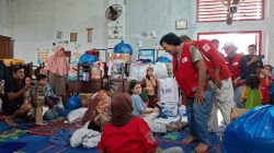 Komeng kunjungi korban