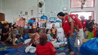 Komeng kunjungi korban