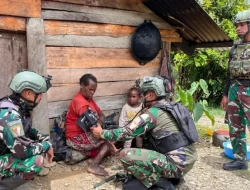Satgas Yonif 743 Obati Warga Papua